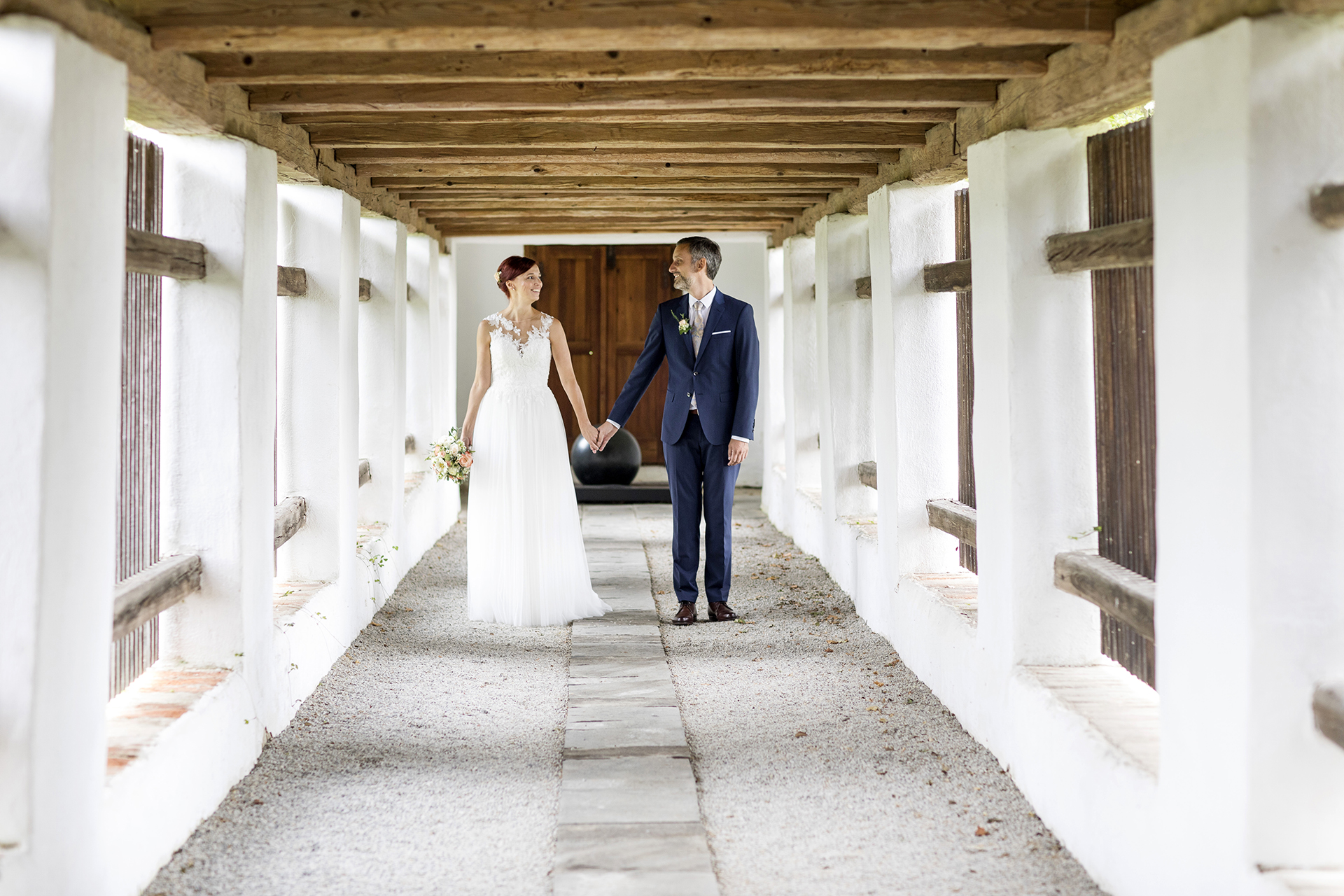 ROMANTISCHER FIRST LOOK